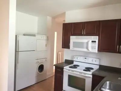 Just a few blocks from the waterfront and shopping, this spacious second floor apartment is adjacent...