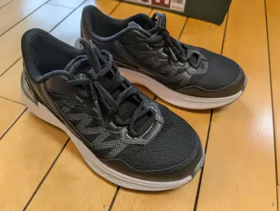 Men's Size 8 Fila running shoes..black with grey..$29., View more