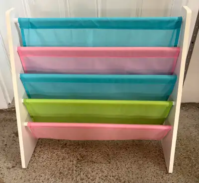 Kids book shelf / organizer