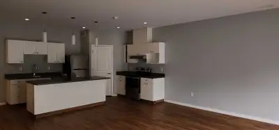 Spacious 3 bedroom 3 bath condo in the Cathedral area. Great location across from Connaught Communit...