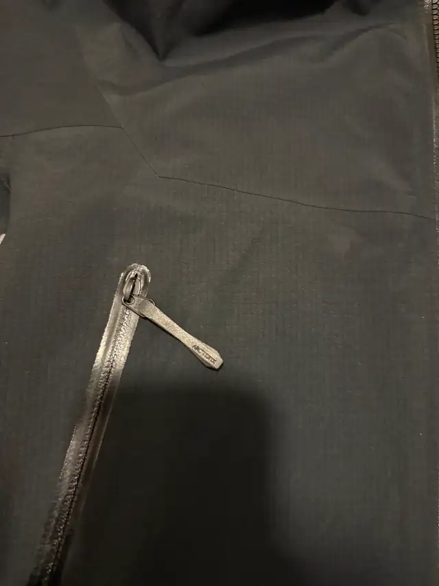 Arcteryx Beta AR Jacket Goretex - Size Small in Men's in Markham / York Region - Image 8