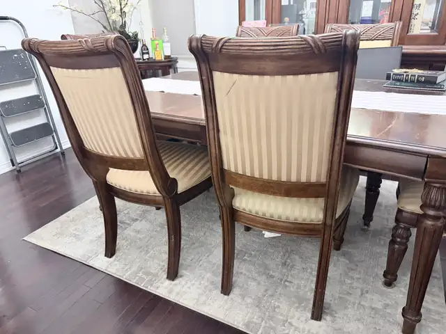 Traditional Wood Dining Table with 6 Chairs in Dining Tables & Sets in Oshawa / Durham Region - Image 6