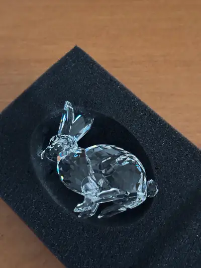 Swarovski Crystal Sitting Rabbit This crystal sitting rabbit is made of clear crystal with black cry...