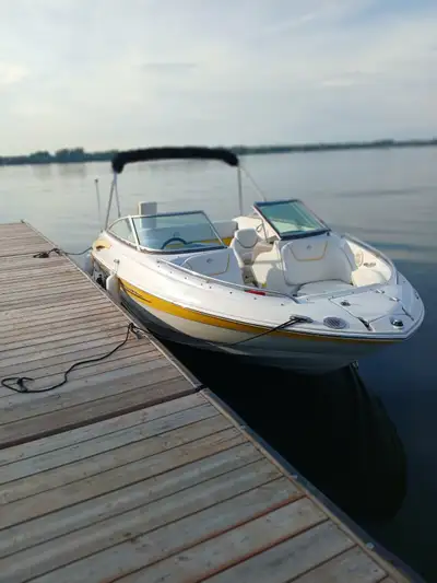 Crownline 2007 , 21 pieds, open deck, avec swim de 3 pieds. Moteur Mercruiser 5.0 litres avec seulem...