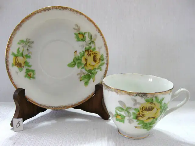 TASSES et SOUCOUPES VINTAGE JAPAN  CUP and SAUCERS (B) in Arts & Collectibles in West Island - Image 3