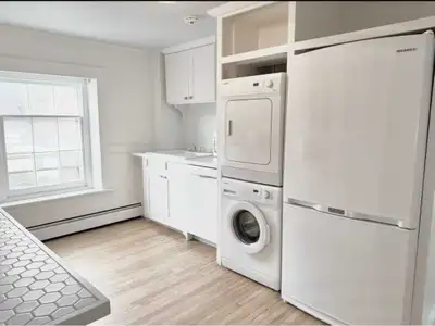 PRIVATE ROOM WITH PRIVATE FULL BATHROOM for rent in Brighton area, near Victoria Park, downtown, sch...