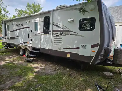 2012 Raven Sunnybrook Winnebago 3121FK bumper hitch camper in excellent condition asking $22000.00 ....