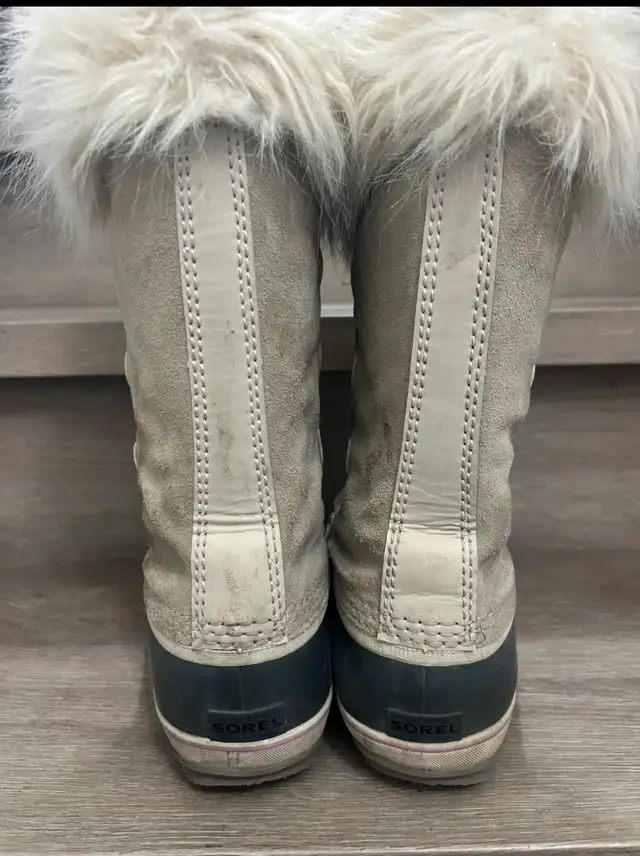 Sorel Winter Boots - youth Size 6 /woman size 7.5-8 in Women's - Shoes in Calgary - Image 6