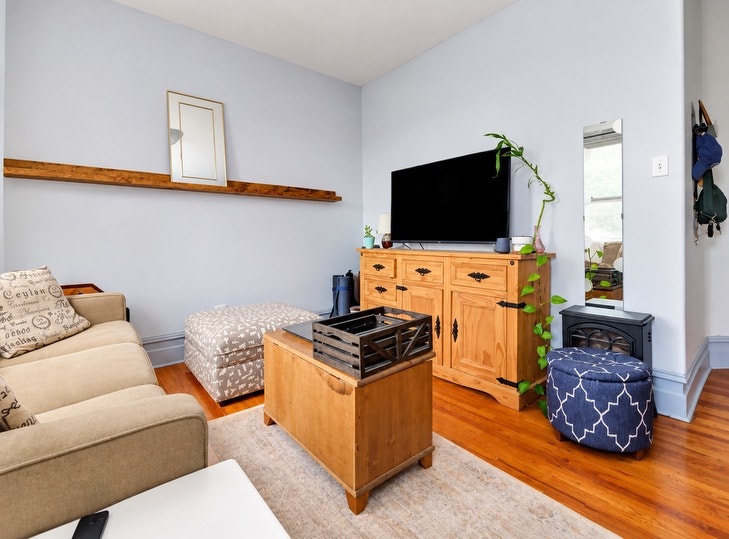 2bdr Beautiful Canal Area, Walking bridge to Landsdown 4