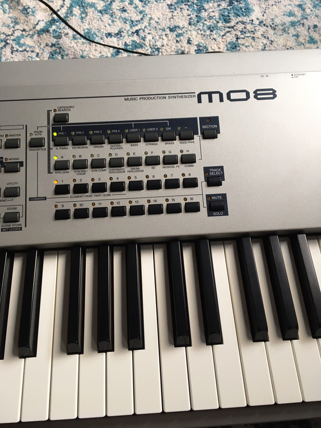 Yamaha MO8 Mo8 Workstation Synthesizer Very Good dans Pianos et claviers  à Saguenay - Image 4