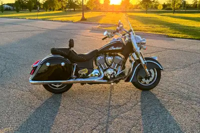 2018 Indian Springfield Loaded with Extras Thunder Black, miles of chrome Indian Thunderstroke 111 E...