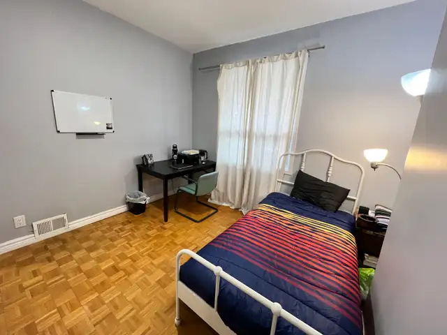 Downtown Toronto Room for rent -  Bathurst & College in Room Rentals & Roommates in City of Toronto - Image 3