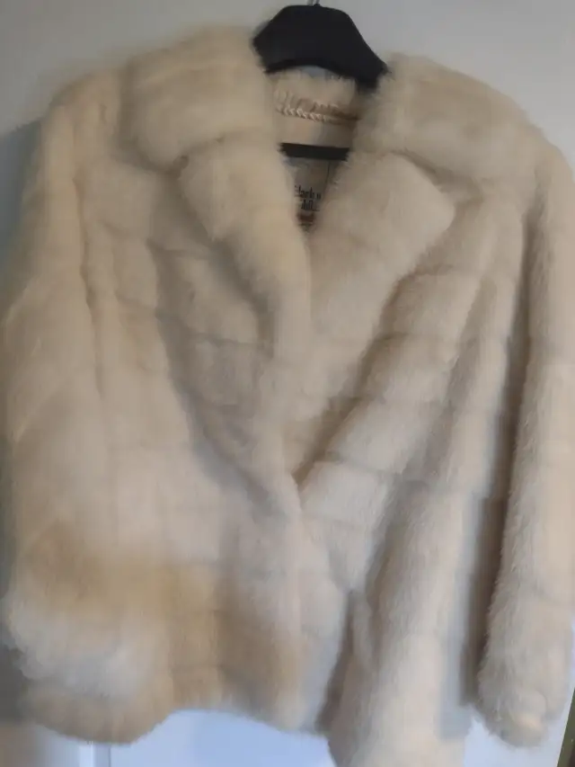 Cream colored Faux fur 70s women's jacket. Pick up in Tamarack.