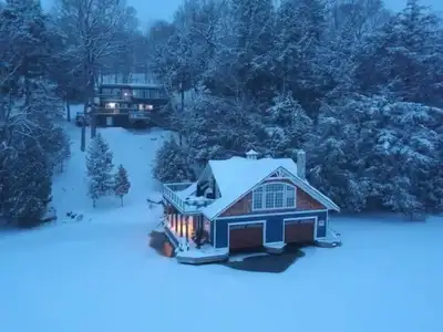 Escape to a winter wonderland with our charming cottage rental in Rosseau! This cozy retreat offers...