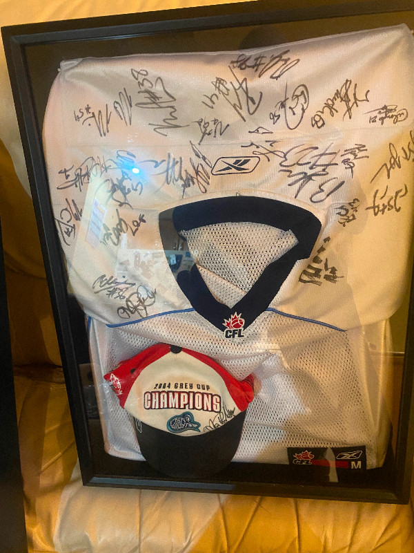 2004 ARGOS GREY CUP TEAM SIGNED JERSEY +  “Pinball” Clemons hat in Arts & Collectibles in City of Toronto - Image 2