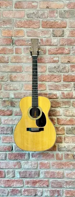 Martin OM-28 V18 2020, View more
