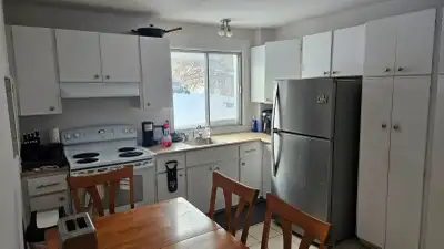 Cession de bail pour le 1er Mars ou le 1er Avril pour un grand 5 ½ destiné à une clientèle étudiante...