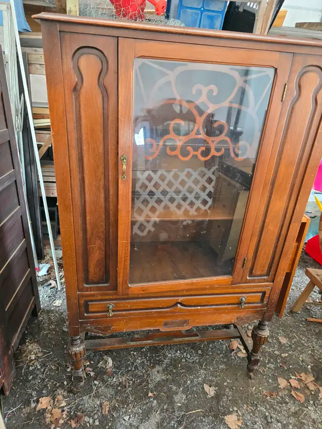 Jacobian style walnut china cabinet 1930s in Hutches & Display Cabinets in Ottawa - Image 7