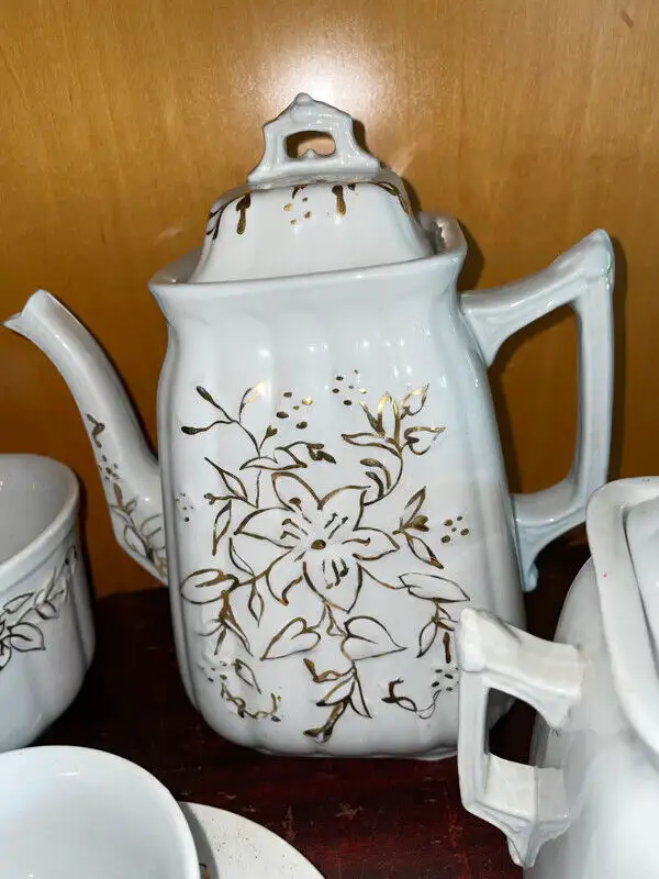Lot of 16 Antique W and E Corn Burslem White Ironstone Dishes in Arts & Collectibles in Mississauga / Peel Region - Image 7