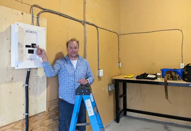 *Master Electrician 25 yrs exp: 100amp panel changes and More!*62863240217474129