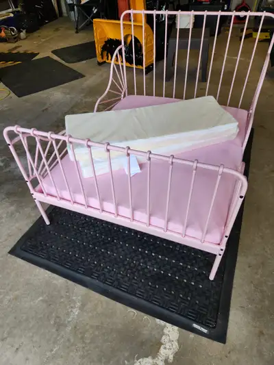 Kids bed - adjustable length to grow with them!, View more