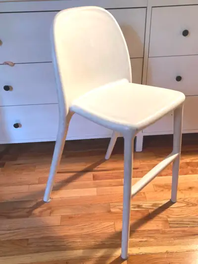 Trop grand pour une chaise haute, mais trop petit pour une chaise d'adulte ? La chaise junior est la...
