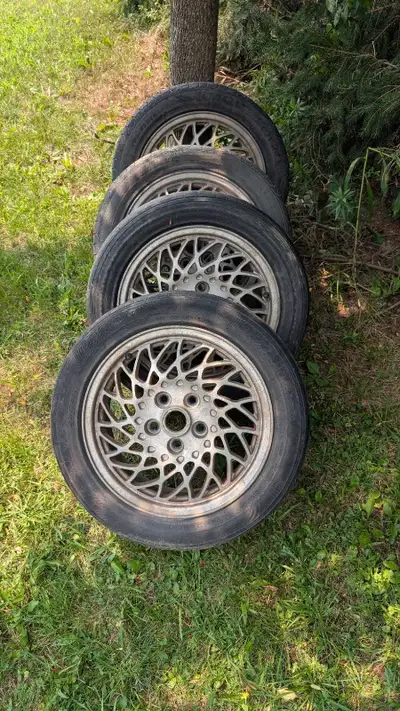 4 roues 16 pouce bolt pattern 5 x 114.3 hub 67.1 etait sur une kia forte 2014 ete une mazda 3 2009....