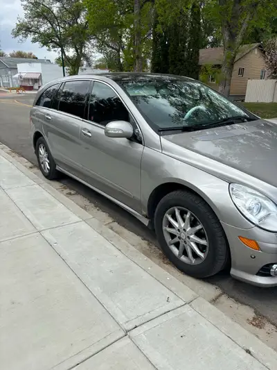 2008 mercedes r320 Silver Diesel Heated seats Sun roof moon roof Excellent condition Interior is min...