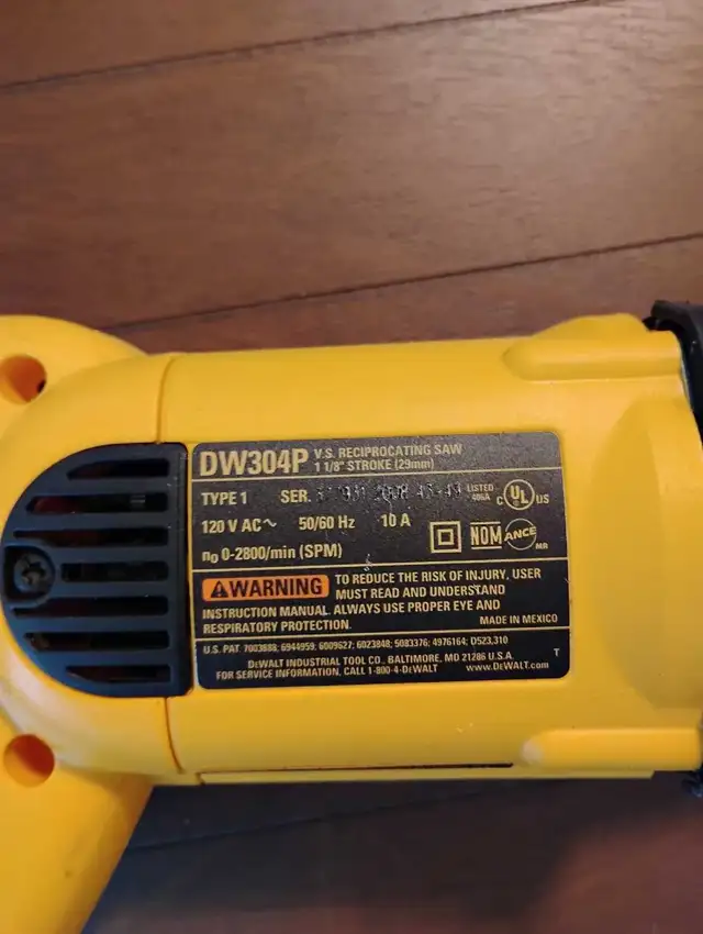10 amp DeWalt reciprocating saw in Power Tools in St. Catharines - Image 2
