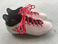Barely worn men’s size 7 soccer cleats 