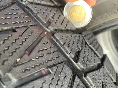 Four Japan made Bridgestone Blizzak WS80 tires in good condition n ready to go on the road. Toyota S...