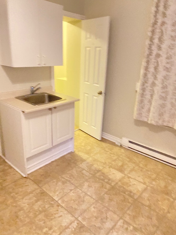 Handyman Available For Your Big Small Jobs, Best Price in Town