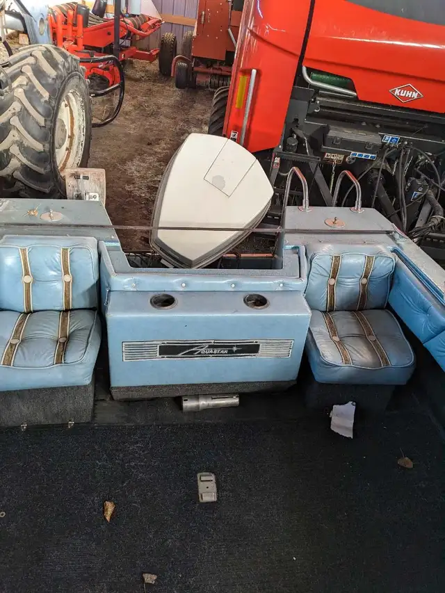 Selling boat  in Powerboats & Motorboats in Edmonton - Image 6
