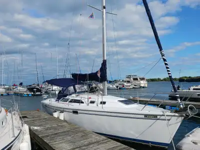 Aft cockpit sloop, fully battened main, 135% furling genoa Propulsion • Number of engines: 1 • Engin...