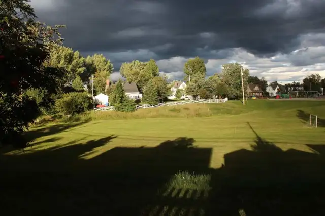 Jumelé rénové et équipé. Quartier du manoir à Arvida. $2400/m in Long Term Rentals in Saguenay - Image 3