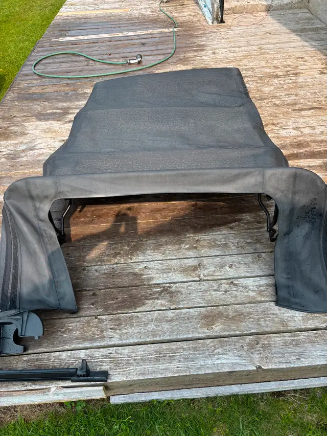 Toit souple incluant fenêtre Jeep Wrangler Unlimited 2007-2018 in Other Parts & Accessories in Gaspé - Image 4