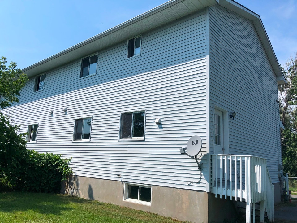 4 Bedroom Semi Detached available Nov 1 3