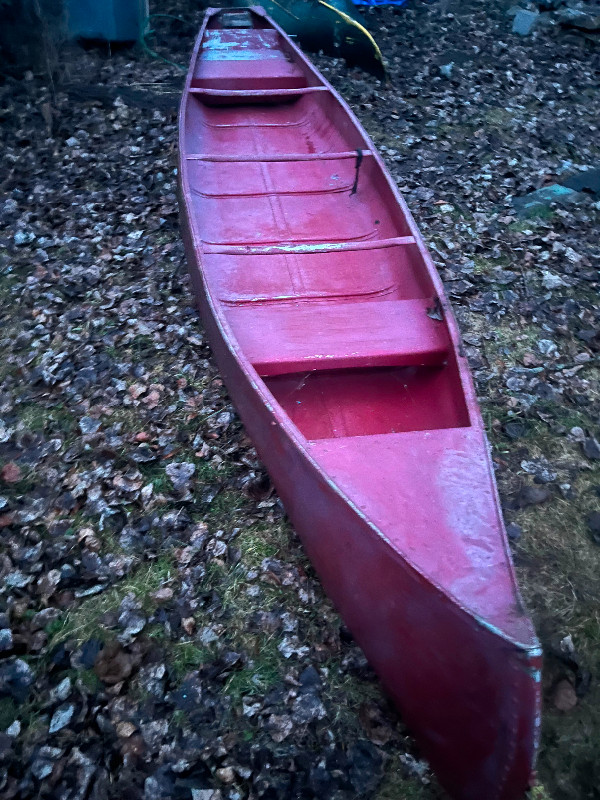 14 foot flat back canoe in Canoes, Kayaks & Paddles in Kawartha Lakes