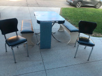 Vintage kitchen table / chairs