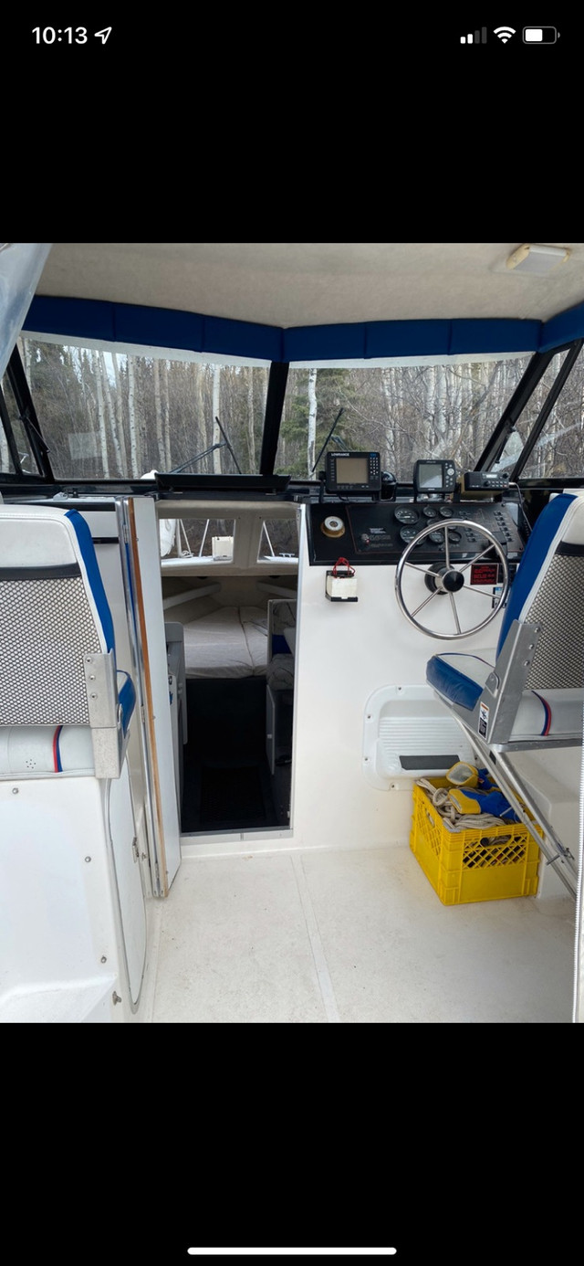 Bayliner 2452 Classic in Powerboats & Motorboats in Whitehorse - Image 4