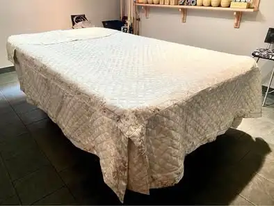 Vintage Queen Embroidered Bedspread with 2 Matching Pillowcase