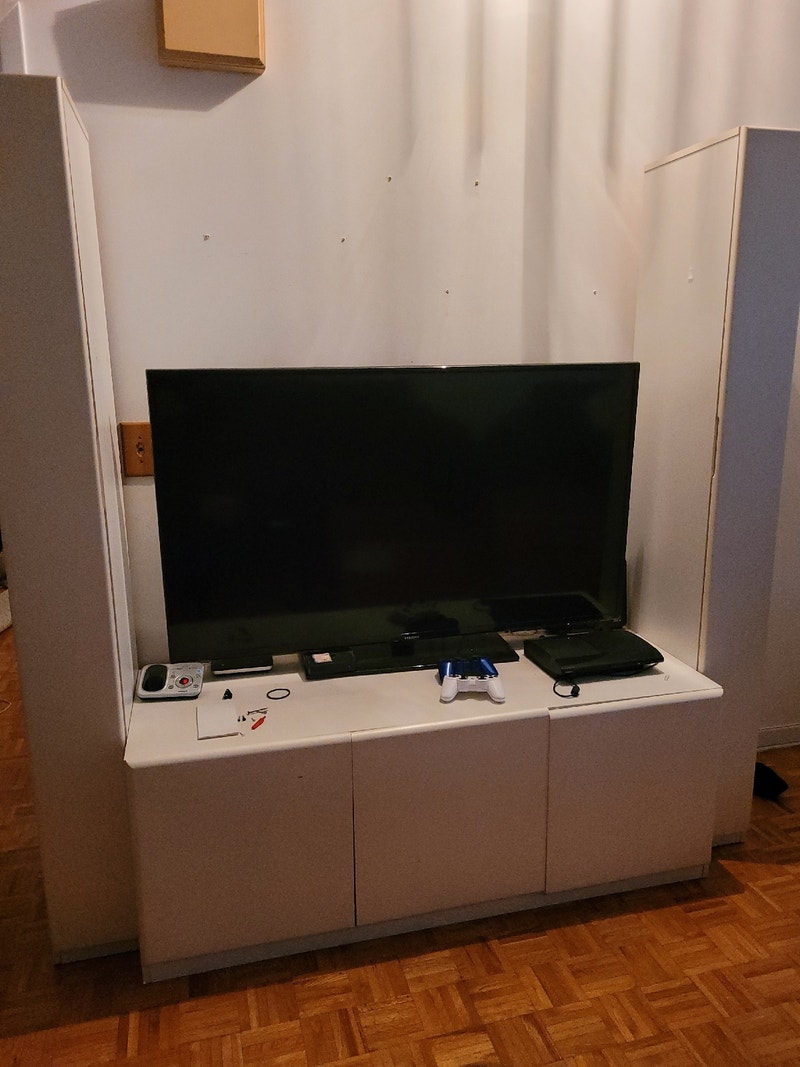 TV stand Objets gratuits Ville de Montréal Kijiji