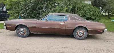 Testing the market, 1972 Thunderbird with 429 turbo jet. Leather interior, in very good condition fo...