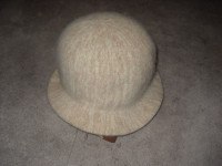 Chapeau pour femme en laine (presque pas porté)