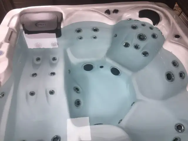 Deal On! New 6 Person Spas-56 Jets-Fully Loaded-Free Delivery KI in Hot Tubs & Pools in Kitchener / Waterloo - Image 11