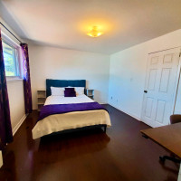 Master Bedroom w/ Walk-in Closet For Rent
