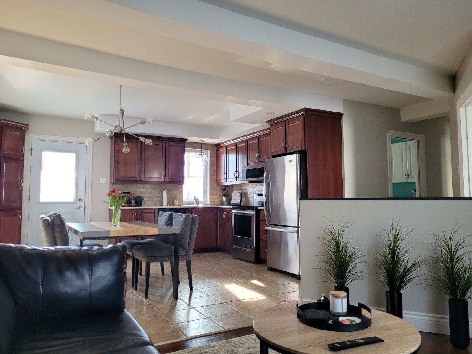 Beau 4 ½ avec grande terrasse et cour arrière privée — photo 3