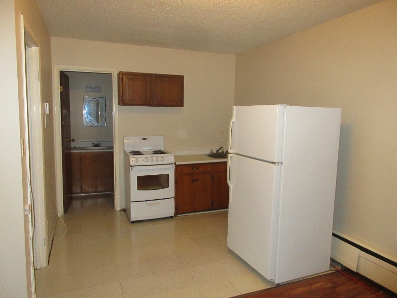 Utilities Included in Rent/1 Bdrm /Near Lewvan & Pasqua Hospital Long