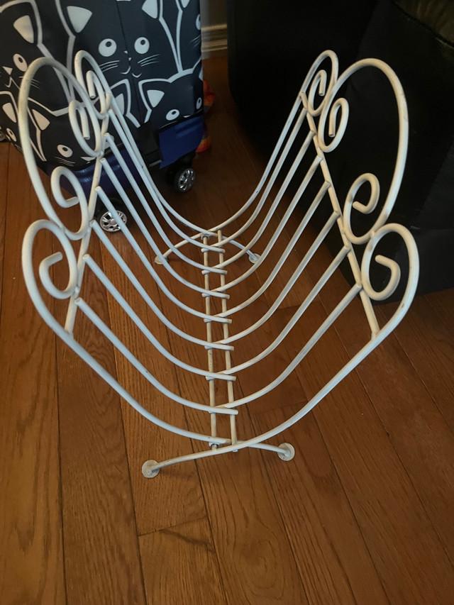 Vintage Metal magazine/wood  rack  in Home Décor & Accents in St. Catharines - Image 3