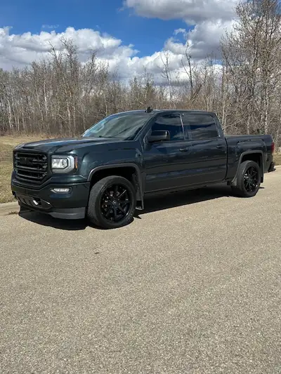 One Owner 2017 GMC Sierra 1500 All- Terrain ,Crew Cab ,S/Box 5.3 liter, Fully loaded including sunro...
